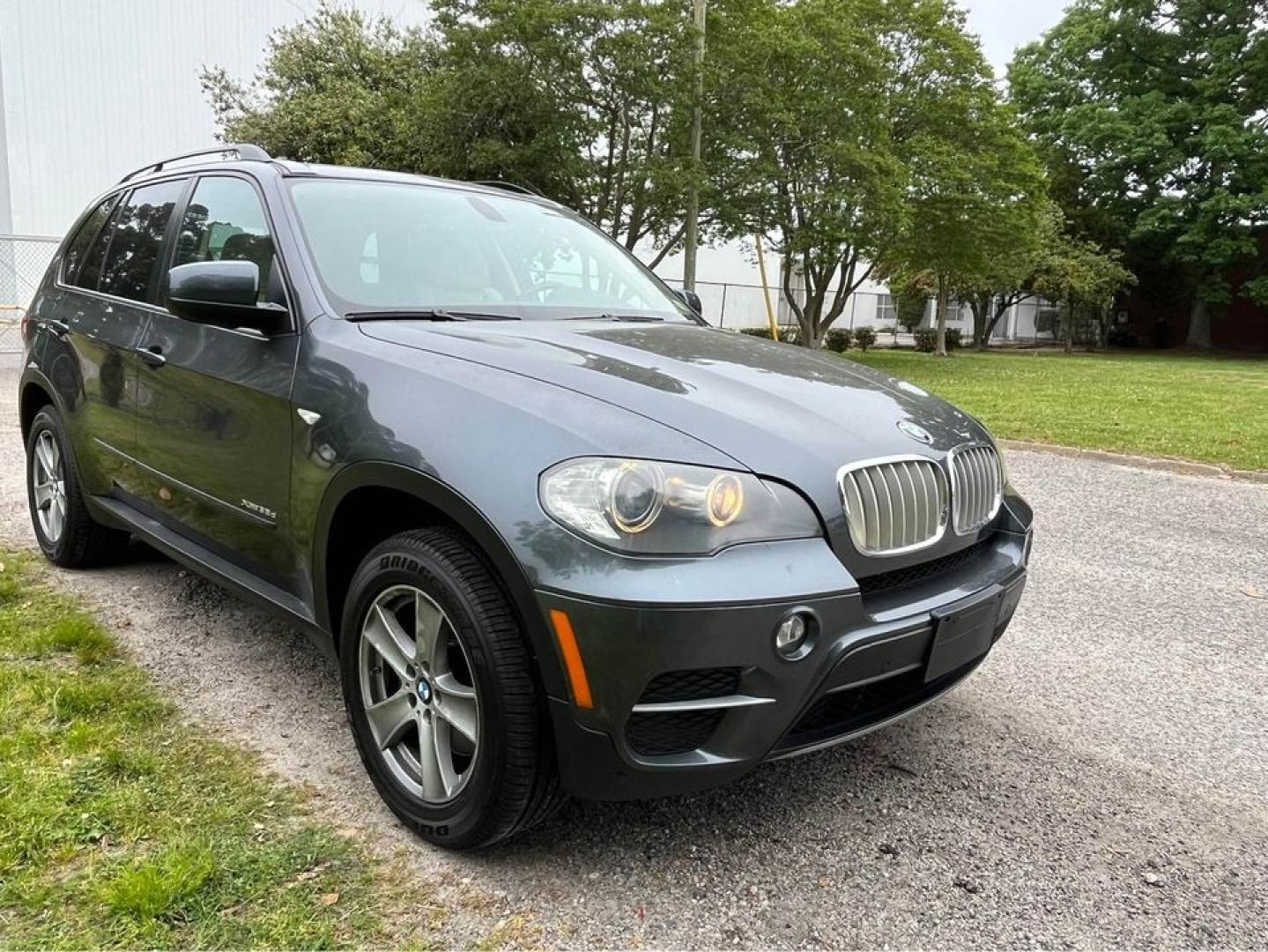 2011 Grey /Tan BMW X5 xDrive 35D (5UXZW0C55BL) with an M57 Twin Turbo I6 Diesel engine, Automatic transmission, located at 5700 Curlew Drive, Norfolk, VA, 23502, (757) 455-6330, 36.841885, -76.209412 - Photo#1